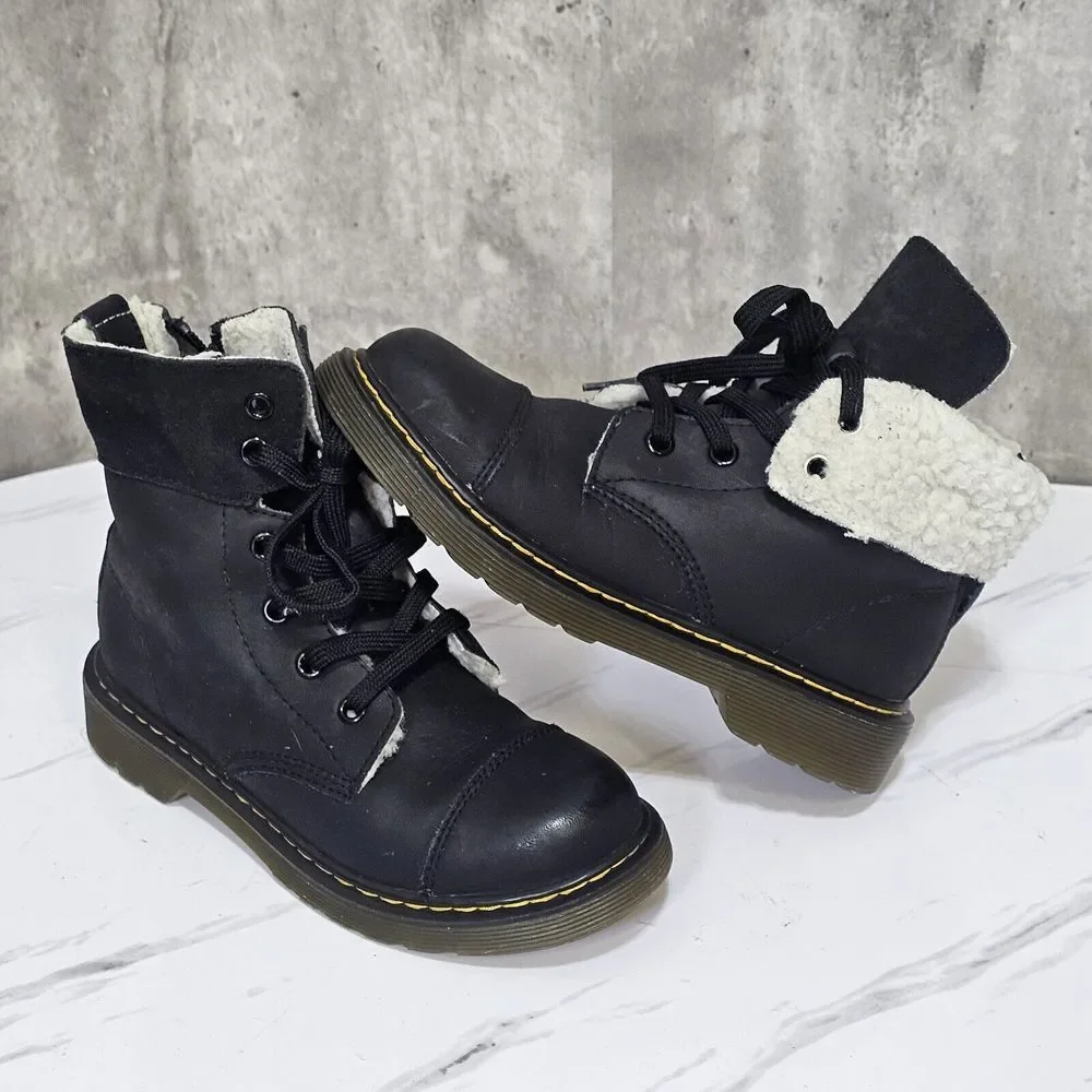 Dr Martens Aimilita Black Sherpa Lined 6 Eyelet Combat Boots Docs Youth UK2‎ US3